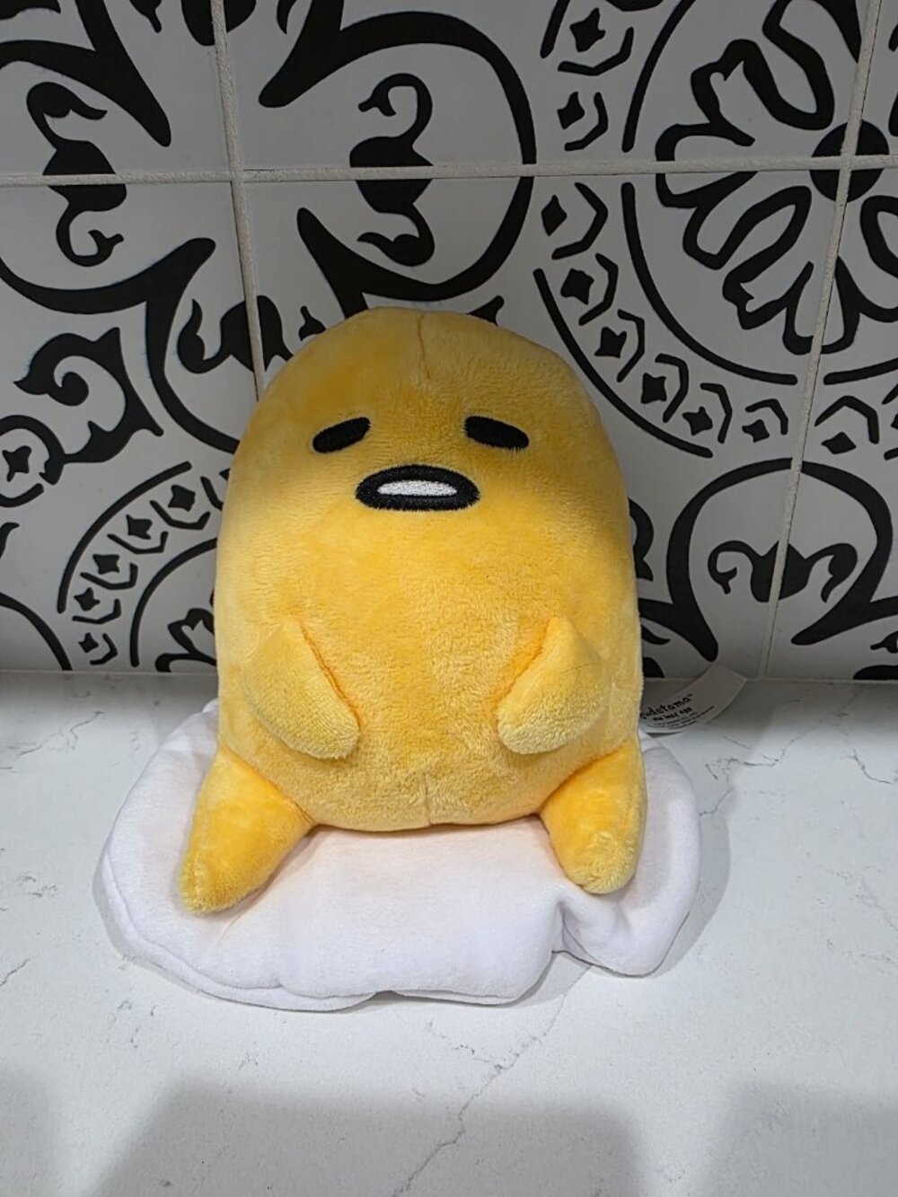 Sanrio Gudetama The Lazy Egg 6" Sitting in Eggshell Plush